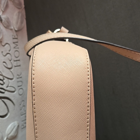 Michael Kors Cream Jet Set Crossbody Bag with Gold Accents - Picture 11 of 12